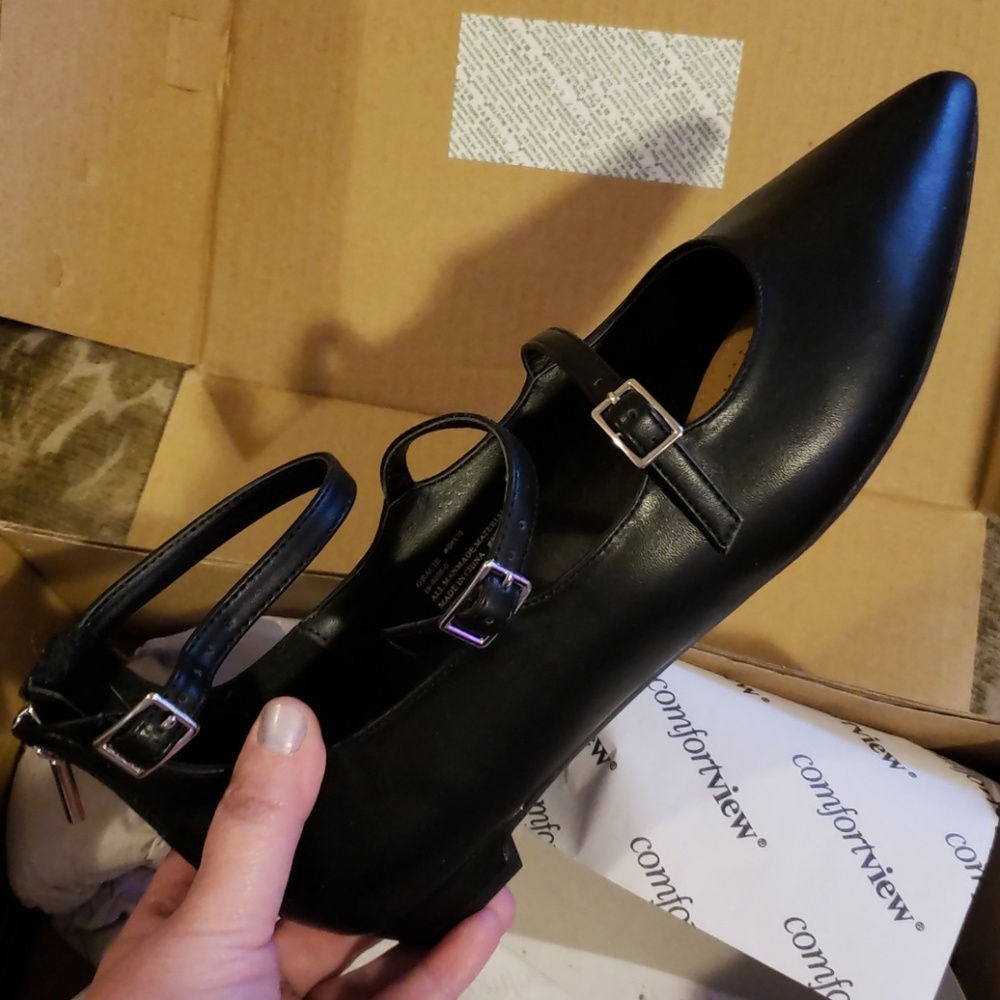 Witchy Flats Black with straps 9ww